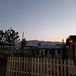 Windmill Gesthouse & Grill Kamp alanı