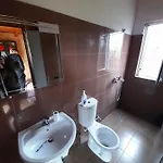 Kamp alanı Windmill Gesthouse & Grill