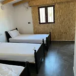 Kamp alanı Windmill Gesthouse & Grill