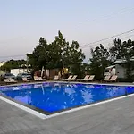 Windmill Gesthouse & Grill Kamp alanı *