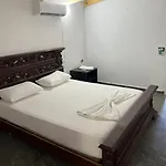 Kamp alanı Windmill Gesthouse & Grill