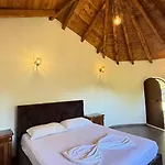 Kamp alanı Windmill Gesthouse & Grill