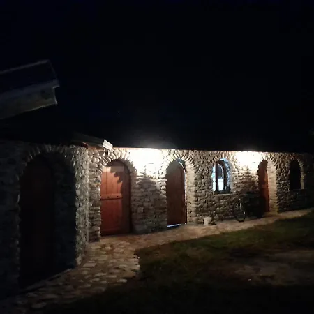 Windmill Gesthouse & Grill * Szkodra