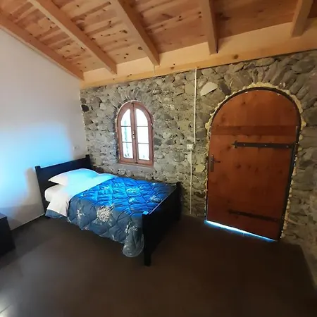 Kemp Windmill Gesthouse & Grill Shkodër