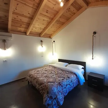 Windmill Gesthouse & Grill Campingplatz Shkodra