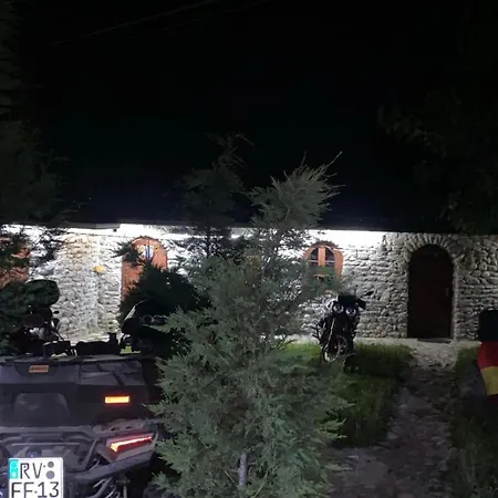 Windmill Gesthouse & Grill * Szkodra