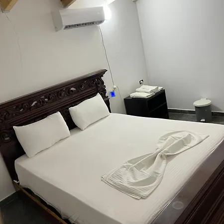 Windmill Gesthouse & Grill שקודר
