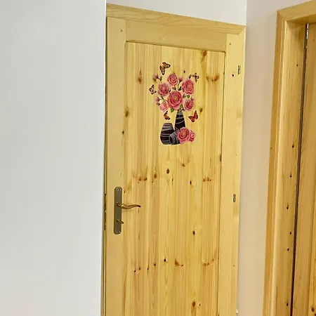 Kemp Windmill Gesthouse & Grill Shkodër