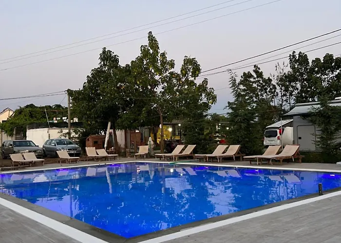 Windmill Gesthouse & Grill Kemping *